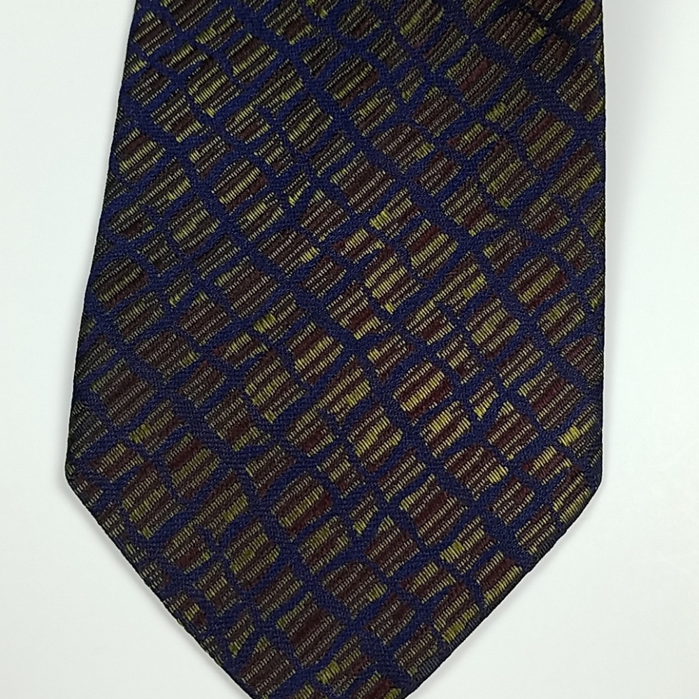 Vintage Mr. John blue with gold pattern tie W 3in